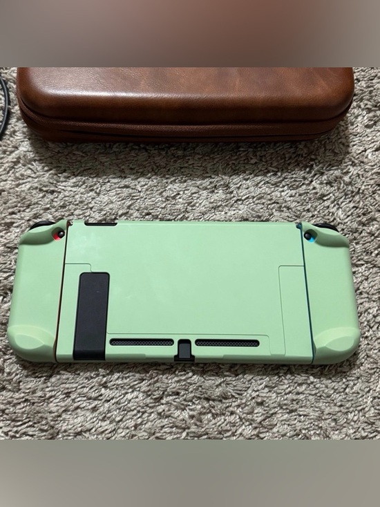 Nintendo Switch - Picture 3 of 6